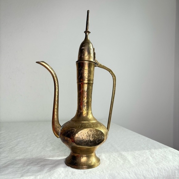 Vintage Solid Brass Teapot Genie Lamp Pitcher Made in India Ornate Etched Floral - Picture 4 of 17
